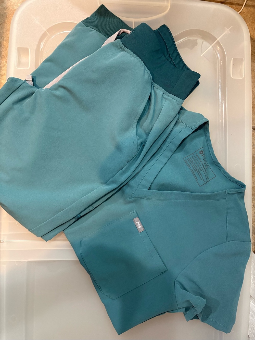 Figs Teal Women's Scrub Top & Jogger Set
